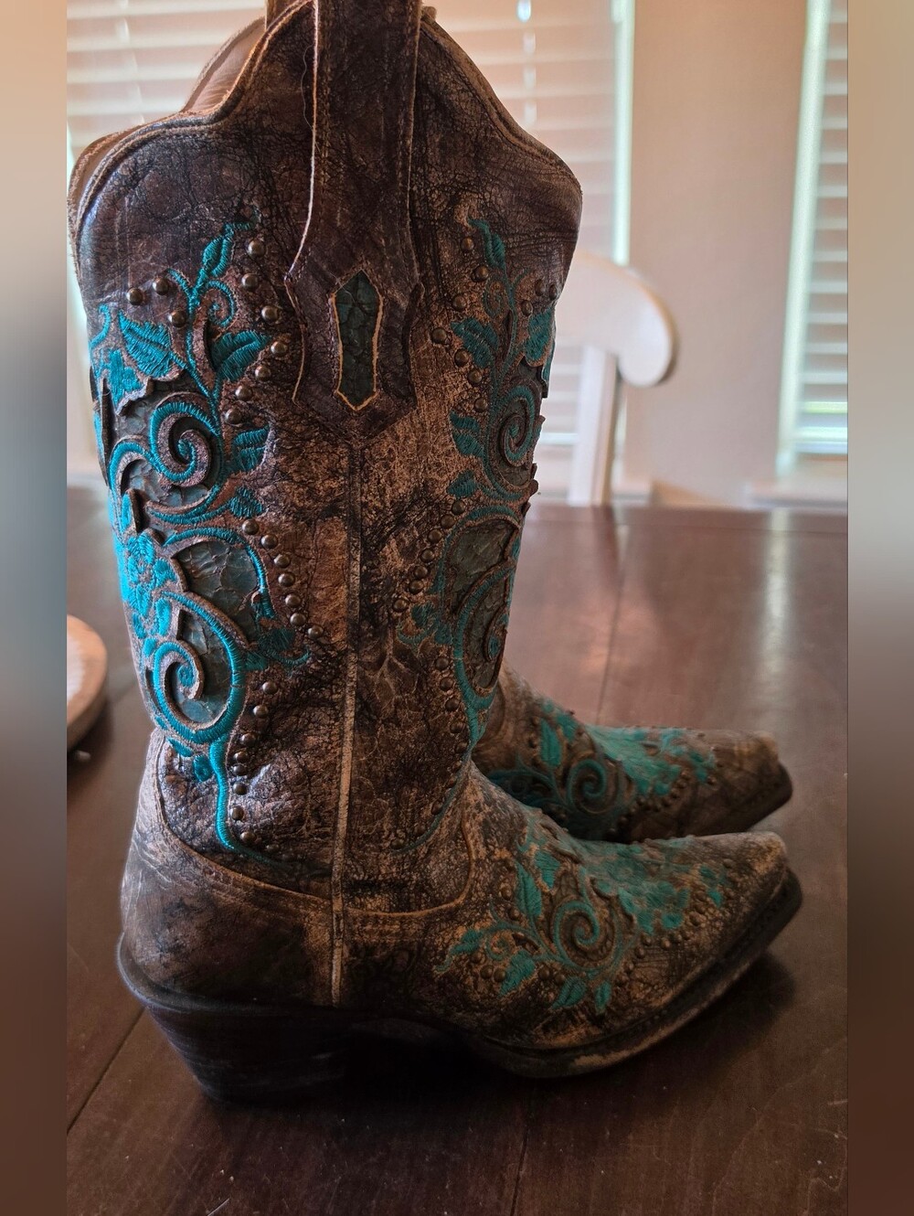 Vintage Corral Turquoise Embroidered Western Cowboy Boots - Rustic Brown Leather - Picture 5 of 8